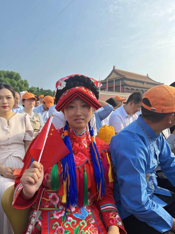 联丰配资 羌族教师雍大利观礼阅兵：“我要继续在教育一线为祖国培育更多时代新人”